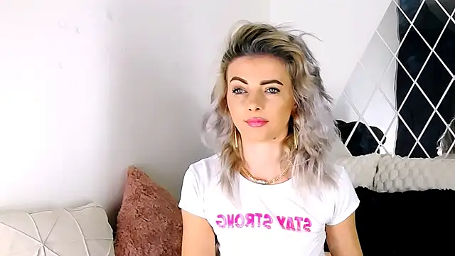 Snapshot of Aly_girl1 chatting on 02-08-26, 12:30 Aly girl1 online show from 02-08-26, 12:30