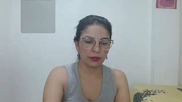 anybellucci43 online show from 12-12-24, 03:32