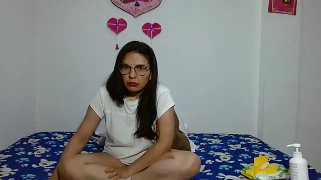 anybellucci43 online show from 12-17-25, 08:53