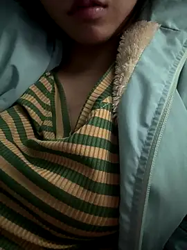 Snapshot of Boi_Boi2x chatting on 12-17-25, 03:07 Boi Boi2x online show from 12-17-25, 03:07