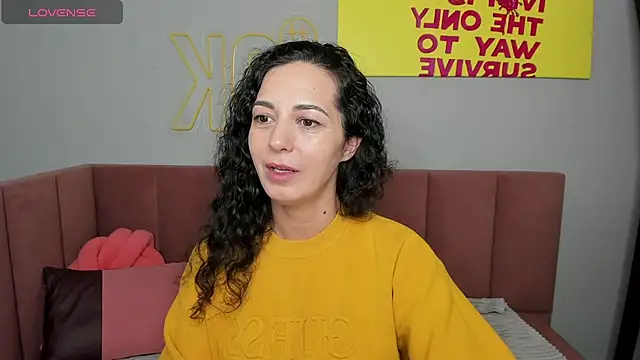 Snapshot of Linda_Insatiable chatting on 03-06-25, 01:37 Linda Insatiable online show from 03-06-25, 01:37