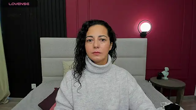 Snapshot of Linda_Insatiable chatting on 09-19-25, 01:29 Linda Insatiable online show from 09-19-25, 01:29