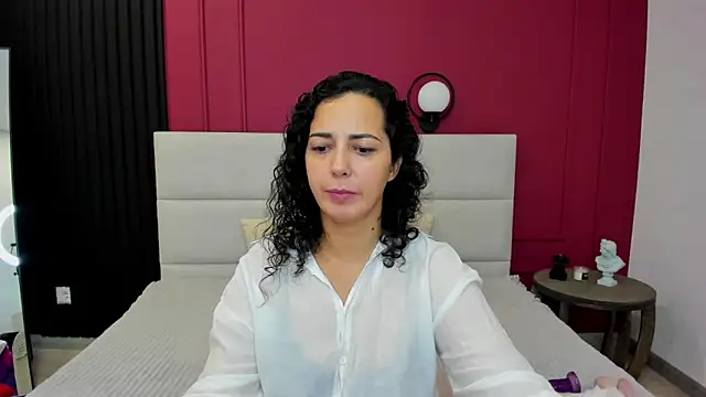 Snapshot of Linda_Insatiable chatting on 10-18-25, 01:41 Linda Insatiable online show from 10-18-25, 01:41