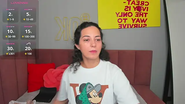 Snapshot of Linda_Insatiable chatting on 11-13-25, 01:37 Linda Insatiable online show from 11-13-25, 01:37