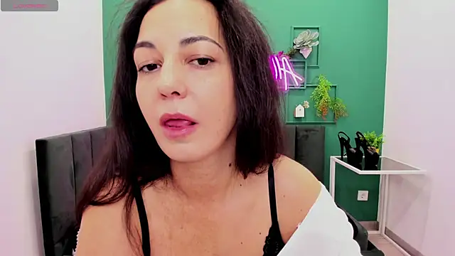 Linda Insatiable online show from 11-28-25, 01:41