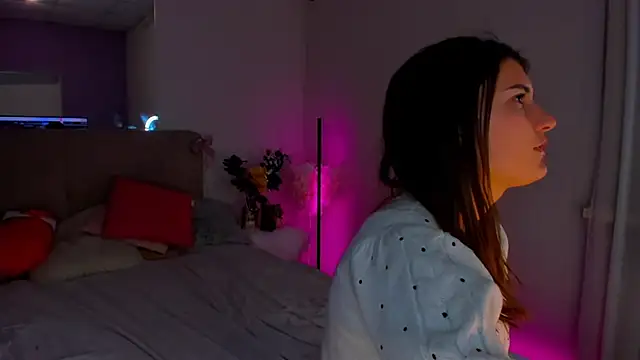 Laura Leee online show from 01-06-25, 06:03