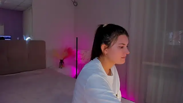 Laura Leee online show from 03-11-25, 09:34