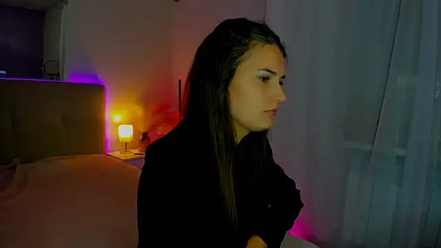 Laura Leee online show from 09-14-25, 05:17