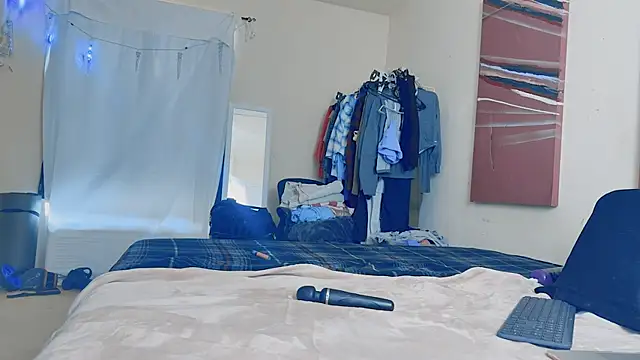 VeronicaRonnieTaylor online show from 12-24-24, 08:27