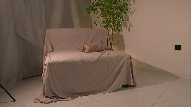 lorrie love story online show from 11-25-25, 09:31