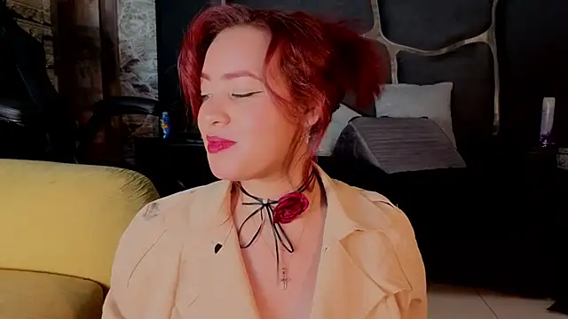 Estrella05  online show from 10-18-25, 05:10