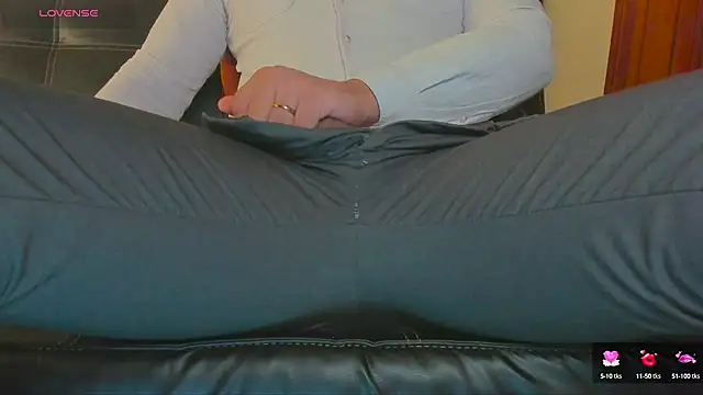 Snapshot of MrLonely02 chatting on 12-10-24, 10:58 MrLonely02 online show from 12-10-24, 10:58