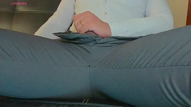 Snapshot of MrLonely02 chatting on 12-14-24, 12:01 MrLonely02 online show from 12-14-24, 12:01