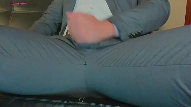 Snapshot of MrLonely02 chatting on 12-17-24, 11:38 MrLonely02 online show from 12-17-24, 11:38