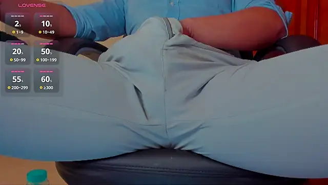 Snapshot of MrLonely02 chatting on 02-20-25, 04:14 MrLonely02 online show from 02-20-25, 04:14