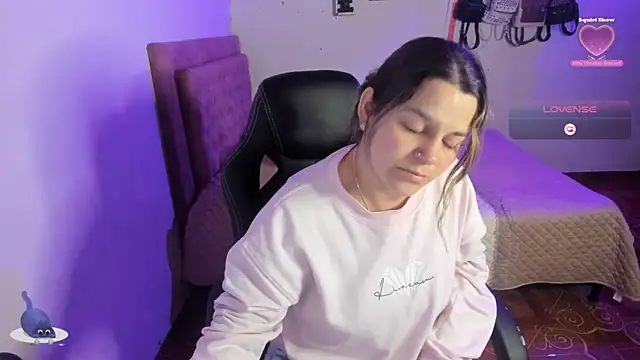 Sabrina Hall  online show from 11-22-25, 02:54