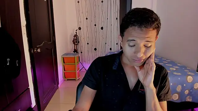 Snapshot of alessandro_wizard chatting on 03-05-25, 02:36 alessandro wizard online show from 03-05-25, 02:36