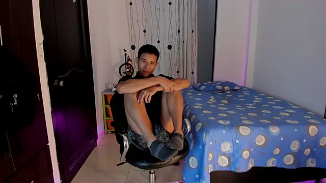 Snapshot of alessandro_wizard chatting on 03-05-25, 10:32 alessandro wizard online show from 03-05-25, 10:32