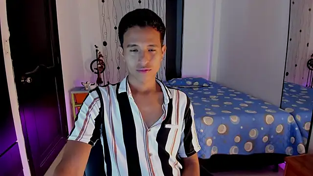 Snapshot of alessandro_wizard chatting on 03-08-25, 11:18 alessandro wizard online show from 03-08-25, 11:18