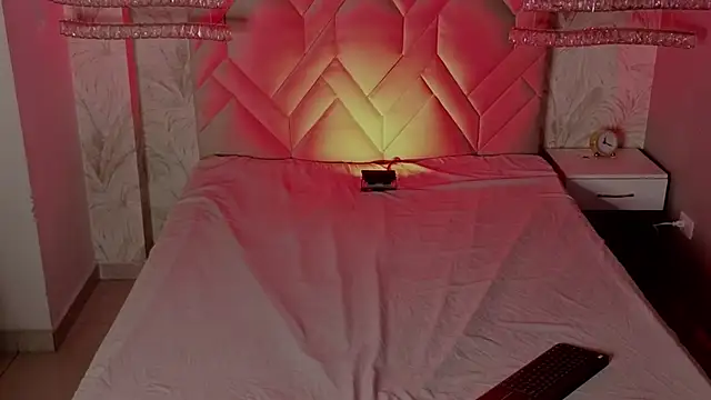 MaxHeat  online show from 02-20-25, 07:52