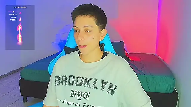 Snapshot of aron_wi chatting on 02-13-25, 12:21 aron wi online show from 02-13-25, 12:21