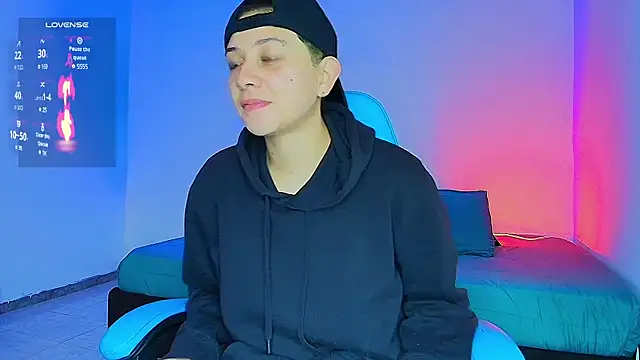 Snapshot of aron_wi chatting on 02-14-25, 12:14 aron wi online show from 02-14-25, 12:14