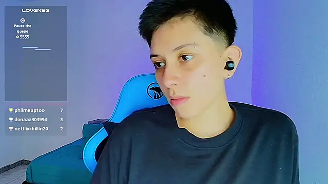 Snapshot of aron_wi chatting on 02-25-25, 12:45 aron wi online show from 02-25-25, 12:45