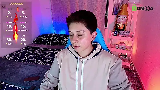 Snapshot of aron_wi chatting on 09-21-25, 01:40 aron wi online show from 09-21-25, 01:40