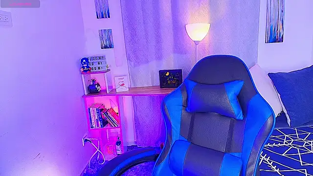 Snapshot of aron_wi chatting on 11-20-25, 10:15 aron wi online show from 11-20-25, 10:15