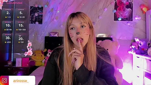 Snapshot of ariana_rosse__ chatting on 10-31-25, 08:59 ariana rosse online show from 10-31-25, 08:59