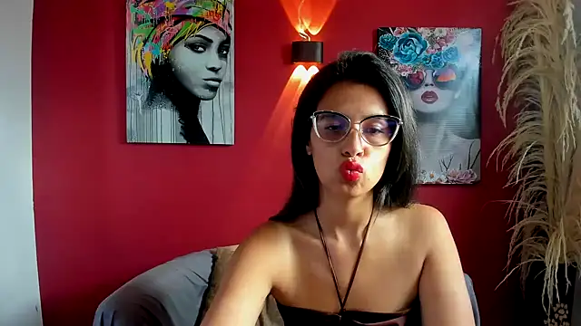 PaolaMendez  online show from 12-18-24, 12:18