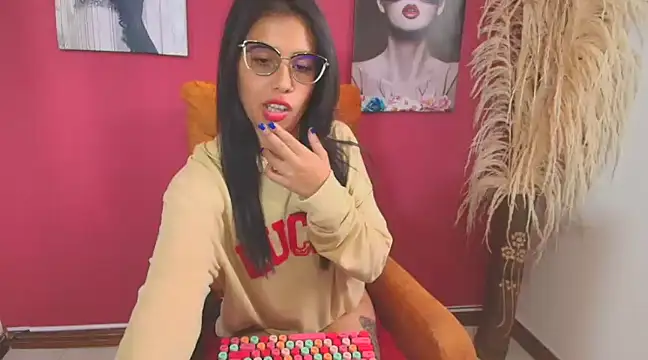PaolaMendez  online show from 03-04-25, 05:34