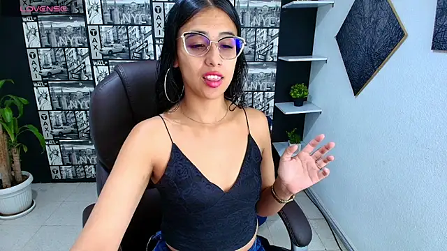 PaolaMendez  online show from 09-19-25, 12:17