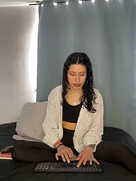 Snapshot of anika_lowen02 chatting on 10-10-25, 04:06 anika lowen02 online show from 10-10-25, 04:06