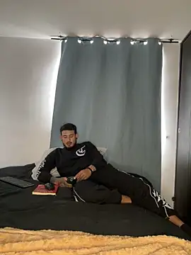 Snapshot of anika_lowen02 chatting on 10-11-25, 04:27 anika lowen02 online show from 10-11-25, 04:27