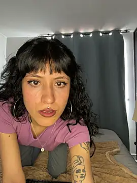 Snapshot of anika_lowen02 chatting on 10-27-25, 04:33 anika lowen02 online show from 10-27-25, 04:33