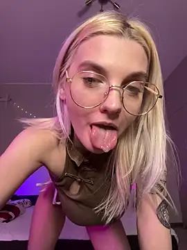 LoveLuna  online show from 12-15-24, 11:20