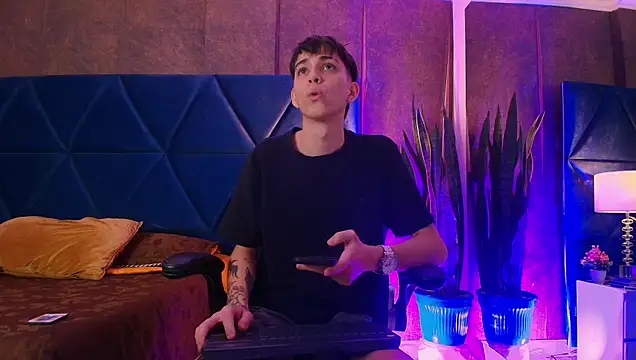 Lion Foster01 online show from 12-02-25, 08:37