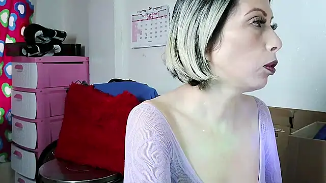 alixia81 online show from 10-27-25, 06:23