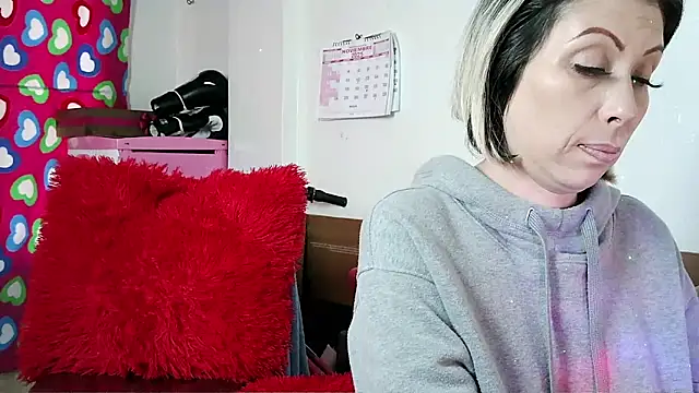 alixia81 online show from 11-08-25, 07:45