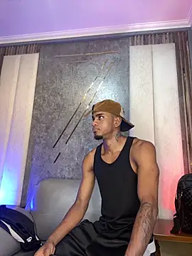 AaronCruz  online show from 02-05-26, 04:33