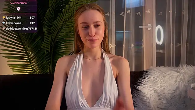 Snapshot of PollyAgata chatting on 02-19-25, 01:40 PollyAgata online show from 02-19-25, 01:40