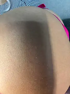 Snapshot of MiloTheName chatting on 10-30-25, 06:04 MiloTheName online show from 10-30-25, 06:04