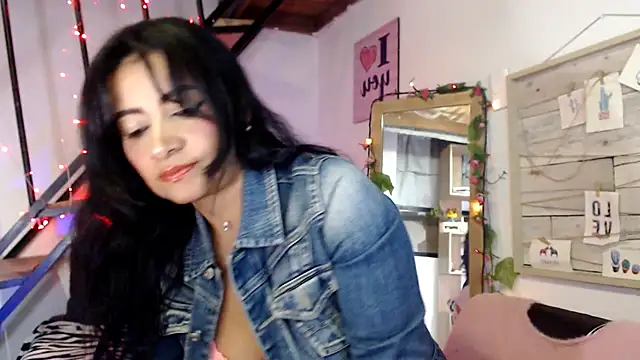 luna sky83 online show from 11-25-25, 05:40