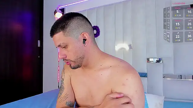 Jacoob19  online show from 10-30-25, 03:19