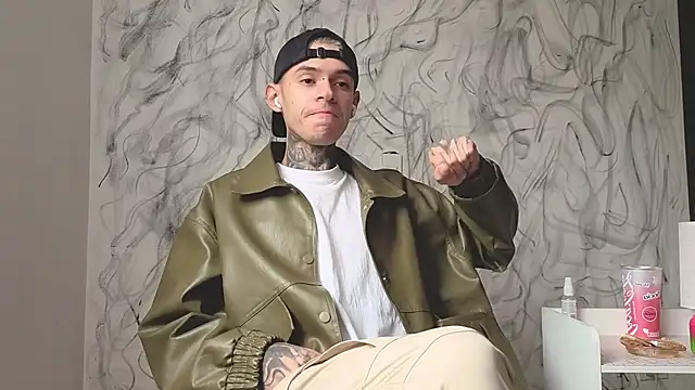 Snapshot of Saturno_v chatting on 10-14-25, 01:23 Saturno v online show from 10-14-25, 01:23