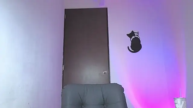 Snapshot of Saturno_v chatting on 10-24-25, 02:30 Saturno v online show from 10-24-25, 02:30