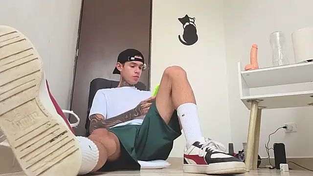 Snapshot of Saturno_v chatting on 11-06-25, 11:11 Saturno v online show from 11-06-25, 11:11