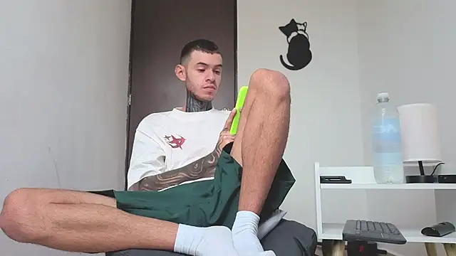 Snapshot of Saturno_v chatting on 11-27-25, 01:13 Saturno v online show from 11-27-25, 01:13