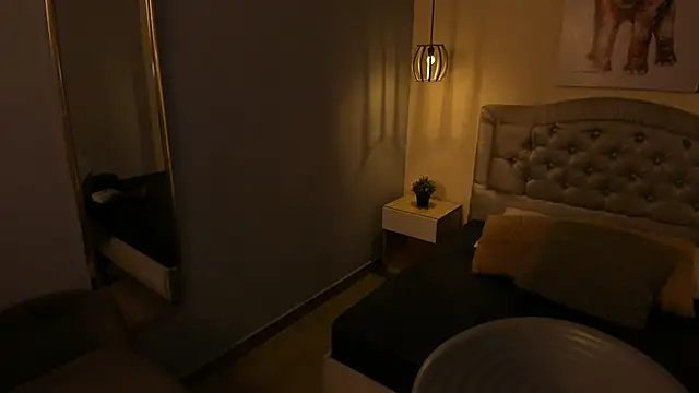 escarleth   online show from 11-20-25, 12:16